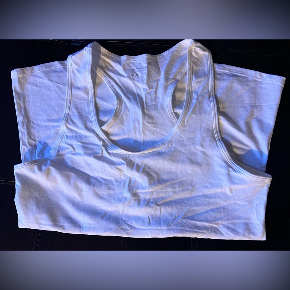 NWOT Women’s plus built in bra tank top. No brand. Size 2X. - Picture 5 of 5